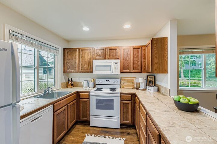 Property Photo:  11626  Admiralty Way A  WA 98204 