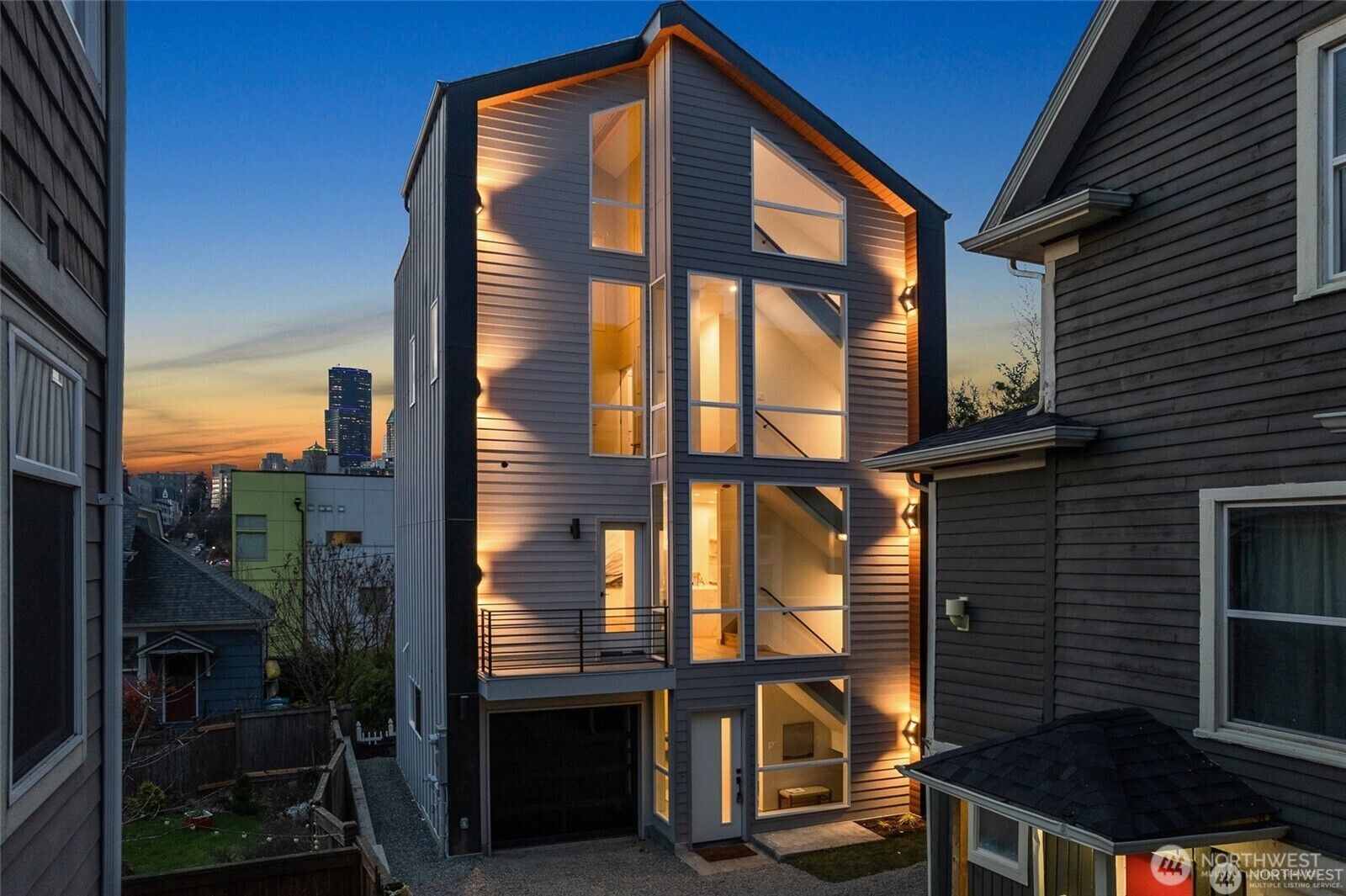 Property Photo:  209  15th Avenue B  WA 98122 
