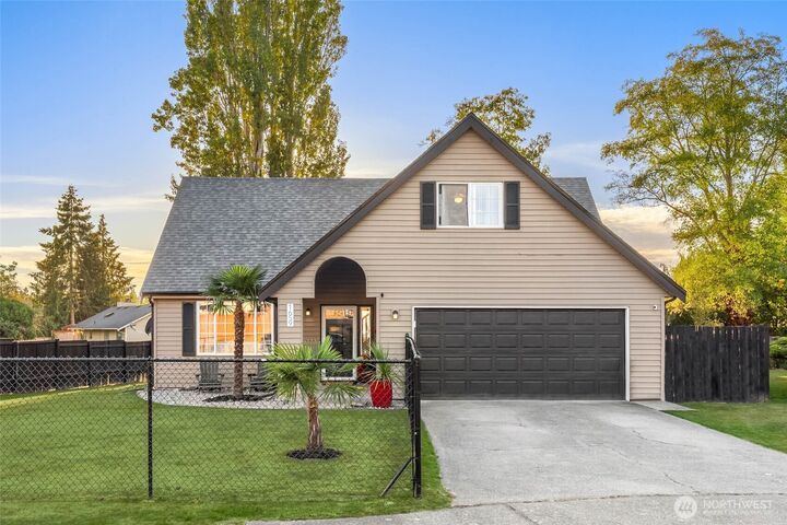 Property Photo: 1659 S 245th Place WA 98198