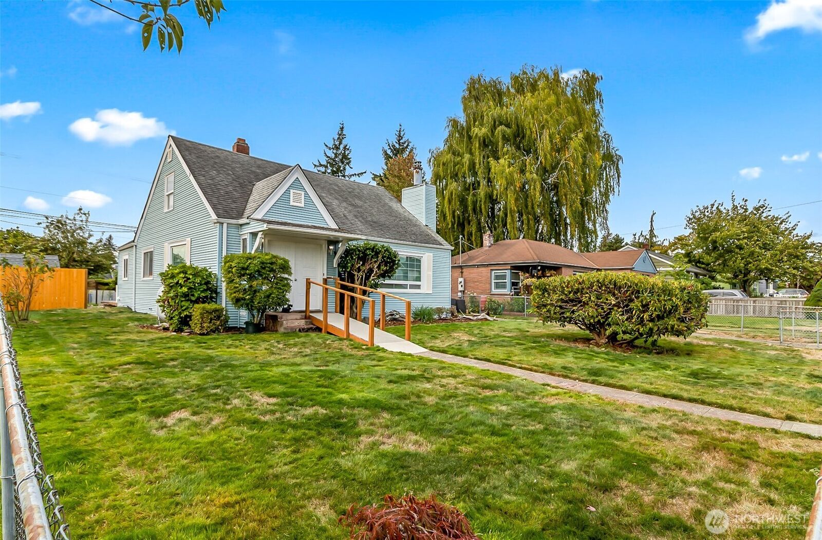 Property Photo:  1102  Lombard Avenue  WA 98201 
