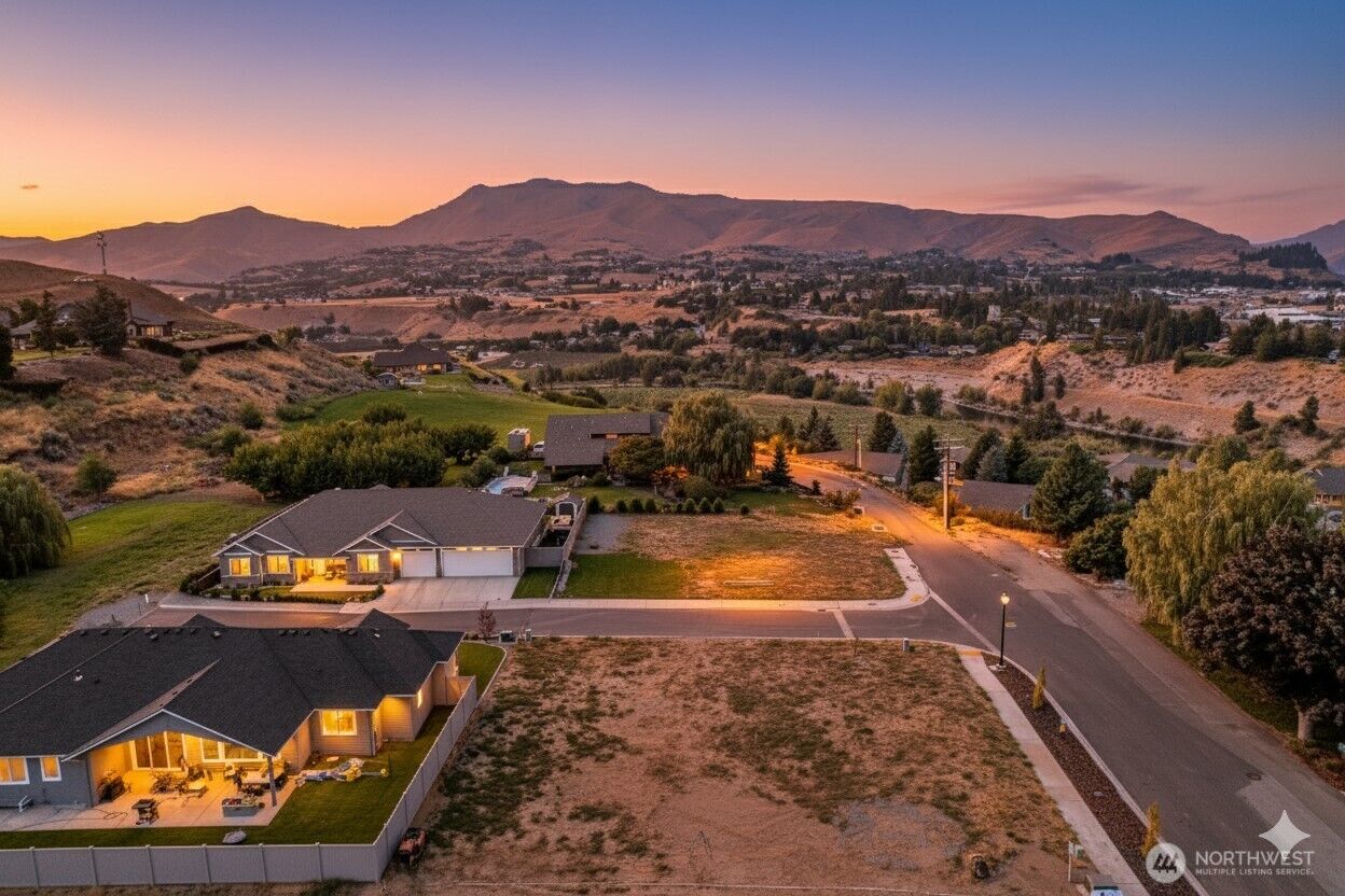 Property Photo:  2140  Covey Ridge Lane  WA 98801 