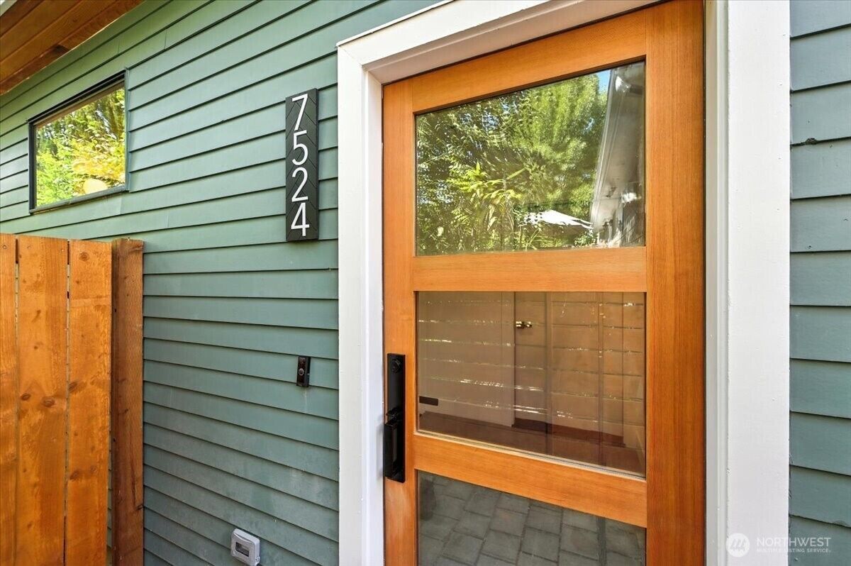Property Photo:  7524  31st Avenue NE  WA 98115 