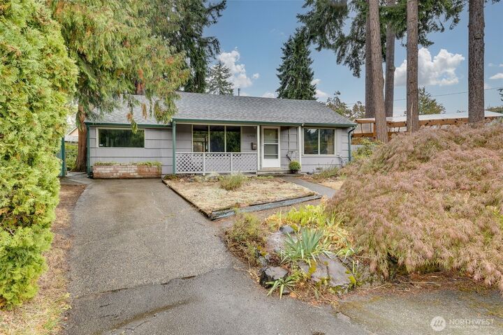 Property Photo:  12520  24th Avenue NE  WA 98125 