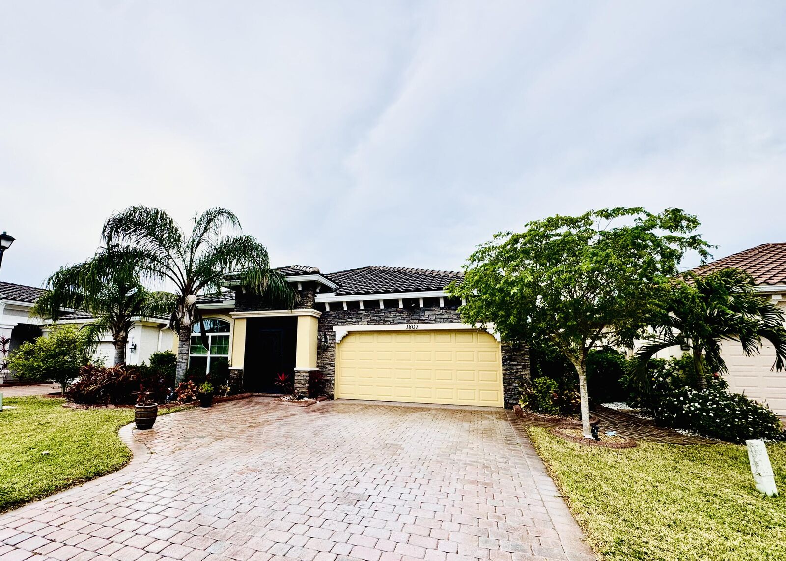 Property Photo: 1807 Berkshire Circle SW FL 32968