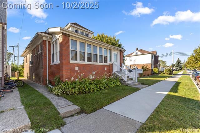 Property Photo: 823 Saint John Street MI 48192