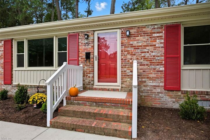 Property Photo: 19 Berkeley Pl VA 23608