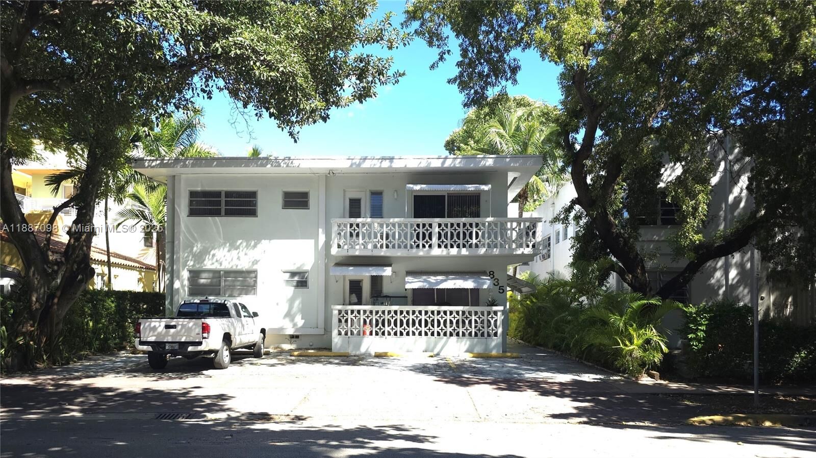 Property Photo: 835 Meridian Ave 4 FL 33139