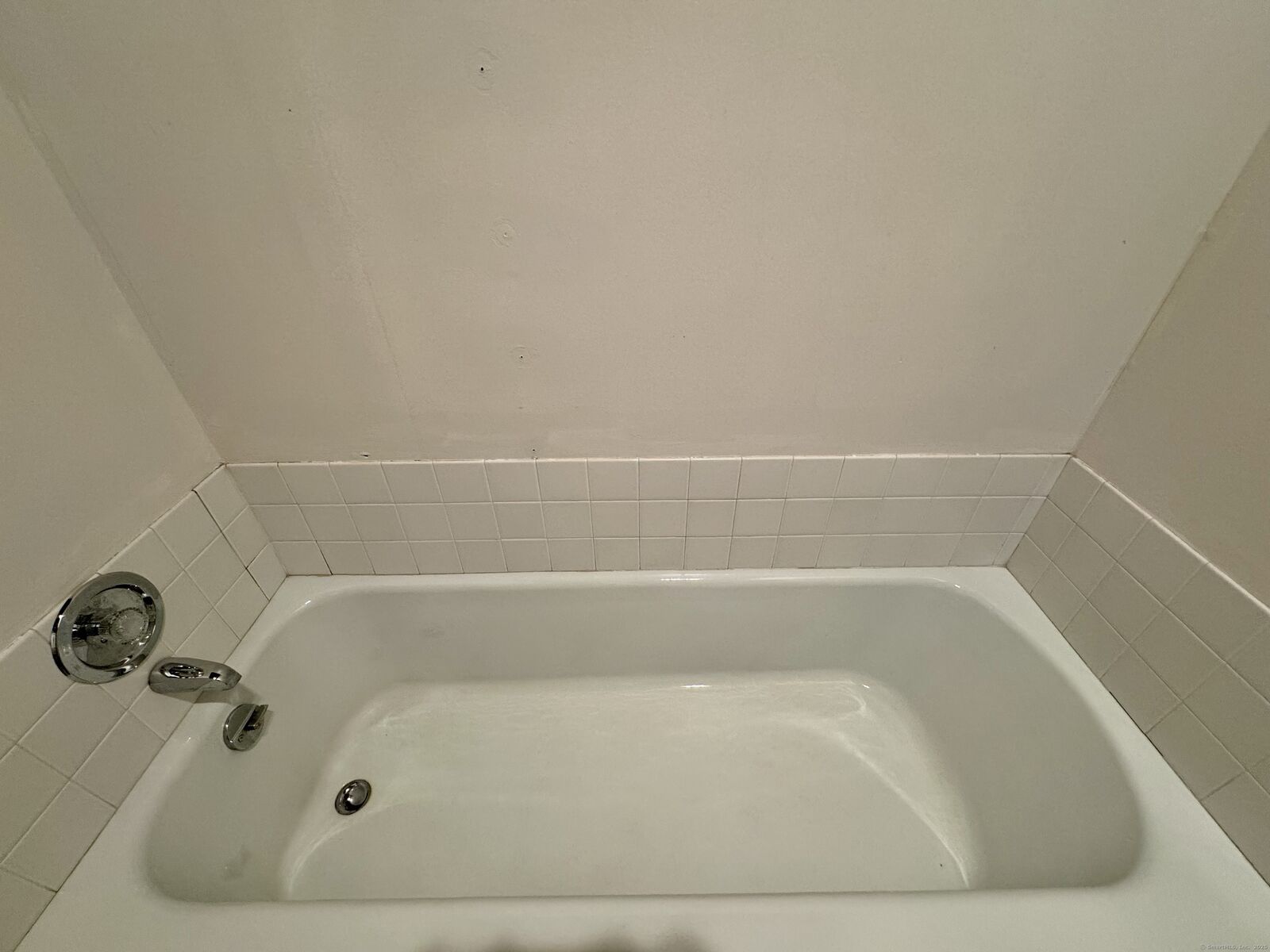Property Photo:  860 Oakwood Road  CT 06477 