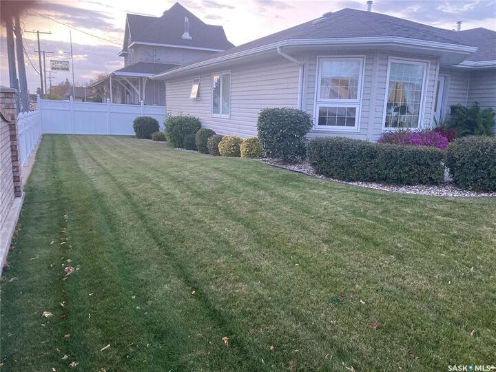 Property Photo:  410 Peters Street 101  SK S0K 4S0 