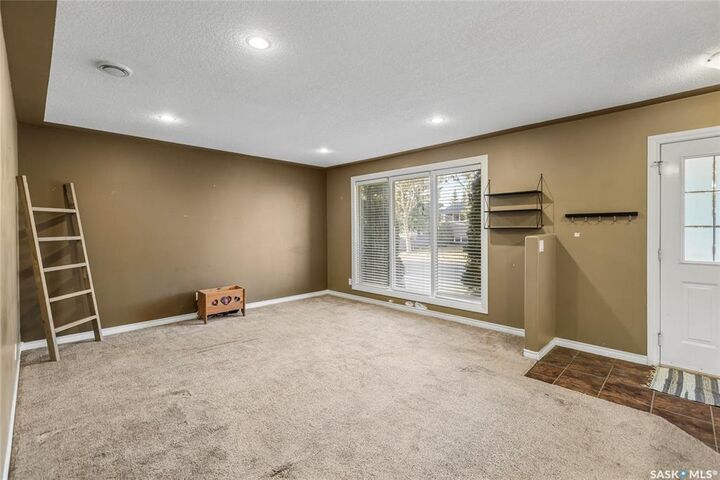Property Photo:  130 Scrivener Crescent  SK S4N 4V7