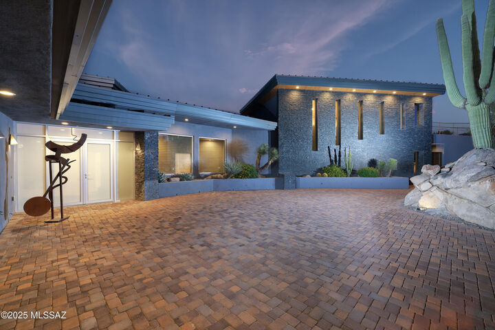 Property Photo:  1370 W Tortolita Mountain Circle  AZ 85755 