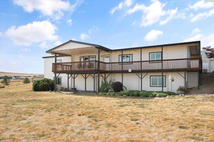 Property Photo:  97403 E 382 Pr SE  WA 99338 
