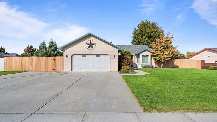 Property Photo: 4407 Sinai Dr WA 99301