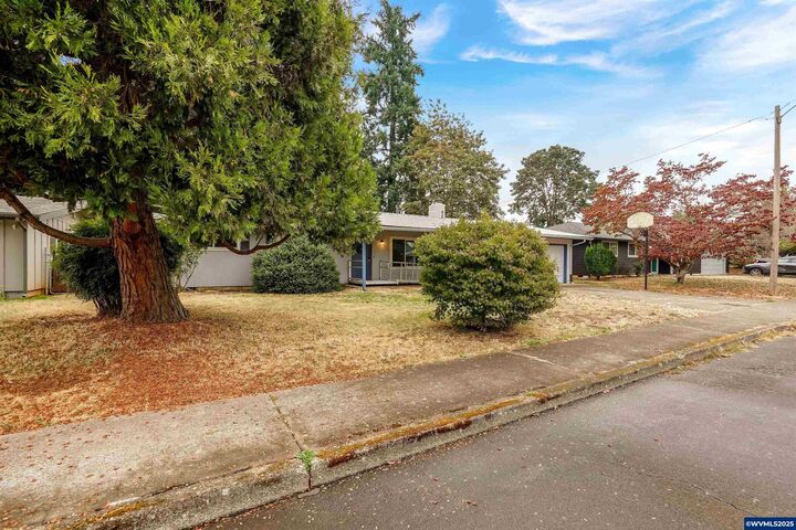 Property Photo: 4627 2nd Wy SE OR 97302