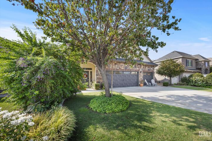 Property Photo:  6115 Cape Cod Avenue  CA 93313 