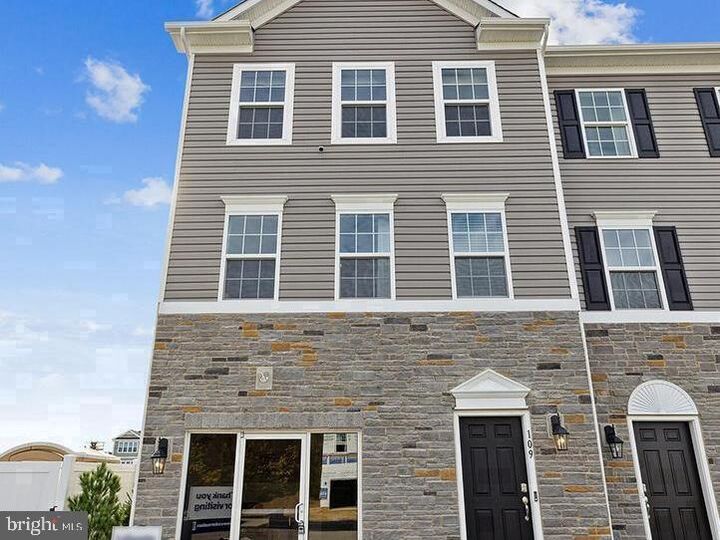 Property Photo: 284 Macoun Way NJ 08028