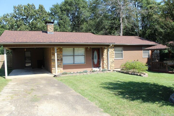 Property Photo:  1303 Bert Street  AR 71953 