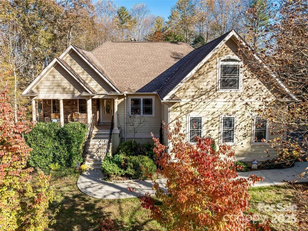 Property Photo: 40 Mountain Shadows Drive NC 28748