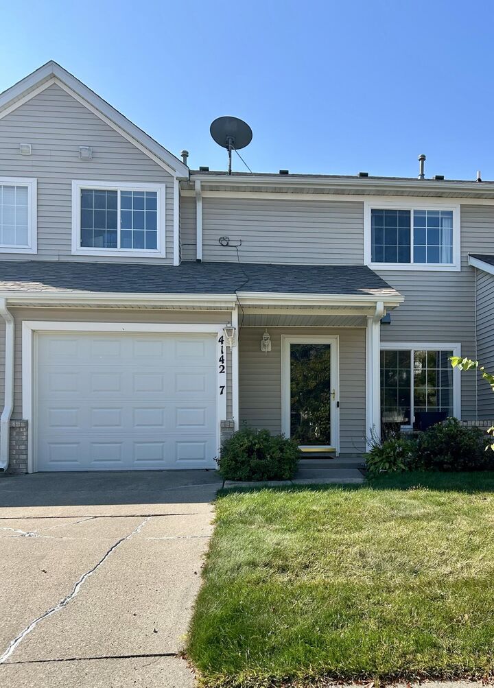 4142 Eisenhower Lane 7  Ames IA 50010 photo