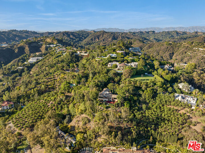 Property Photo:  1005 Bel Air Ct  CA 90077 