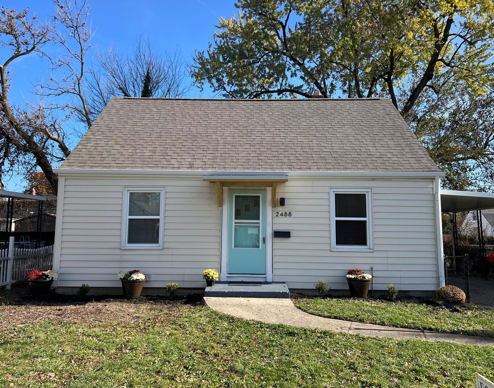 Property Photo:  2488 McGuffey Road  OH 43211 