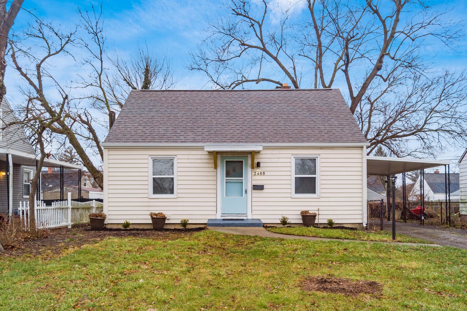 Property Photo:  2488 McGuffey Road  OH 43211 