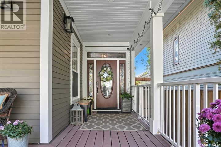 Property Photo:  116 9th Street E  SK S7N 0A2 