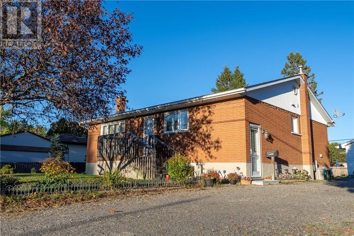 Property Photo: 2888 Baker Avenue ON P3N 1J9