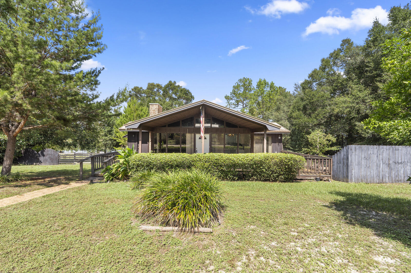 Property Photo: 305 Marion Drive FL 32433