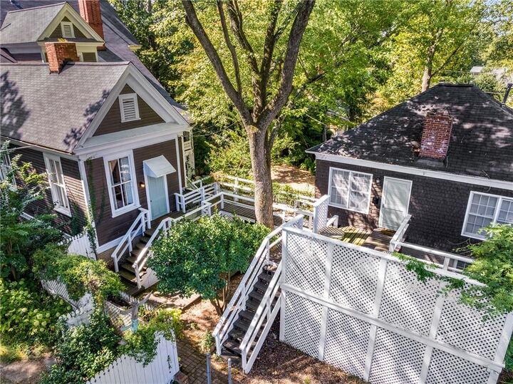 Property Photo:  