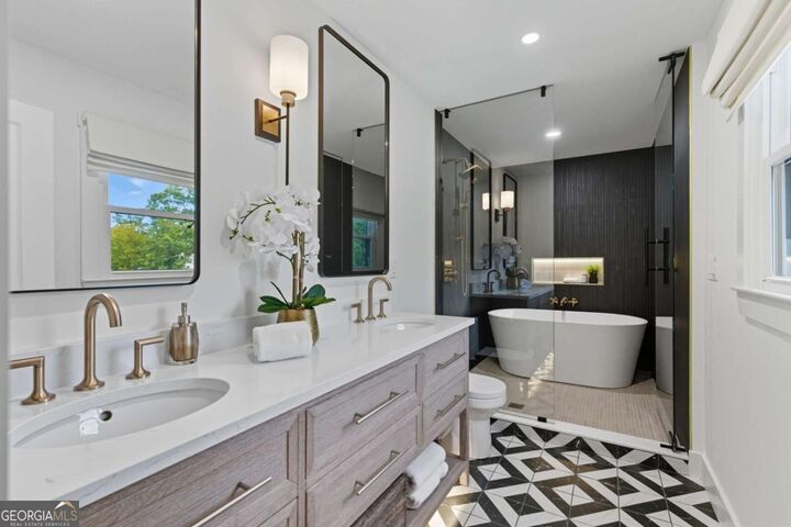 Property Photo: 4440 Webb Bridge Road GA 30005