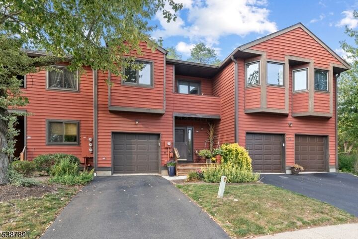 402 Clark Cir  Raritan Twp. NJ 08822 photo