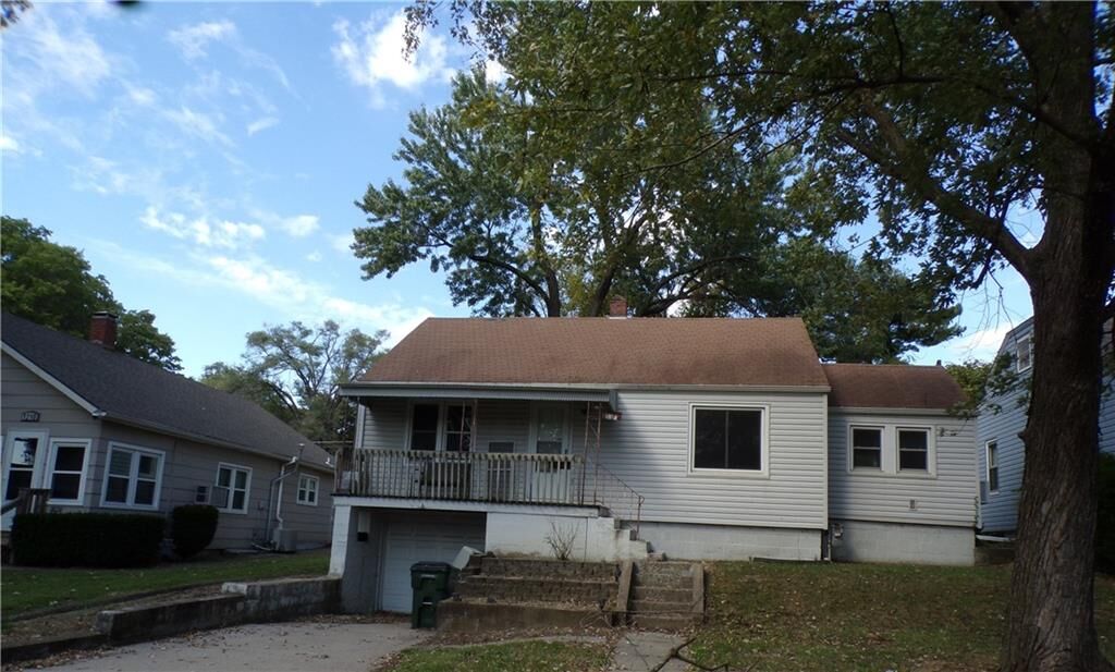 Property Photo:  1208 Olive Street  KS 66048 