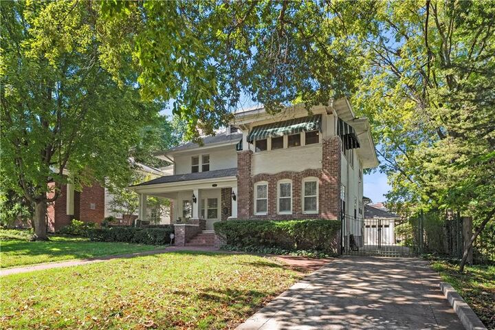 Property Photo:  5626 Wyandotte Street  MO 64113 