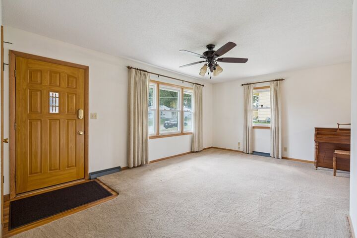 Property Photo: 5518 SW 15th Street IA 50315