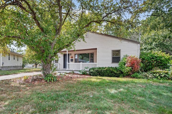 Property Photo:  817 Ashmoore Circle  IA 50265