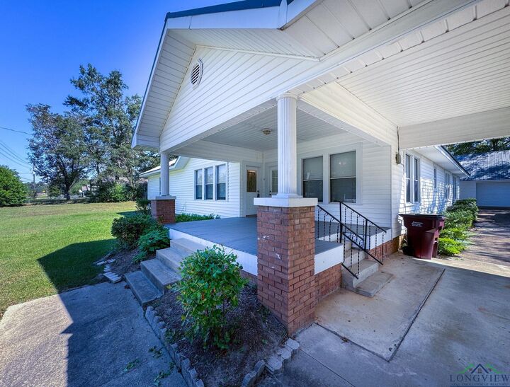 Property Photo: 206 Park TX 75551