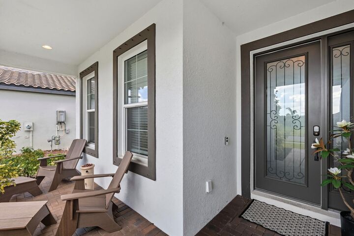Property Photo: 2033 Woodleaf Hammock Ct FL 34211