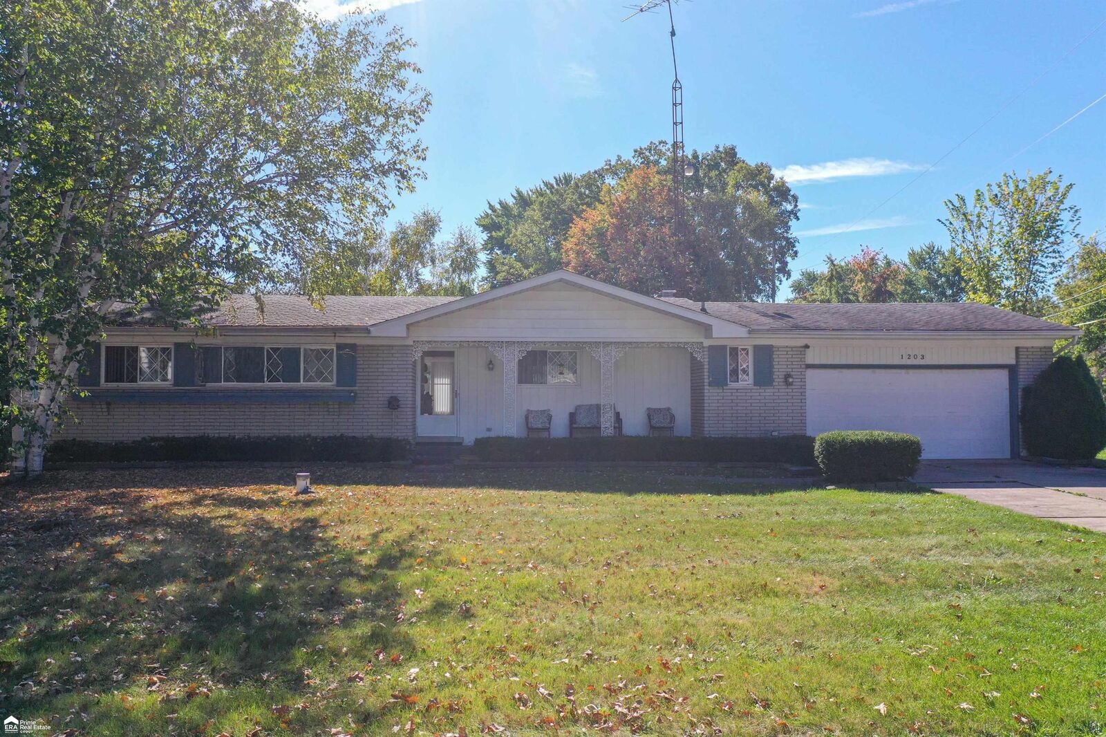 Property Photo:  1203 Pickwick Place  MI 48507 