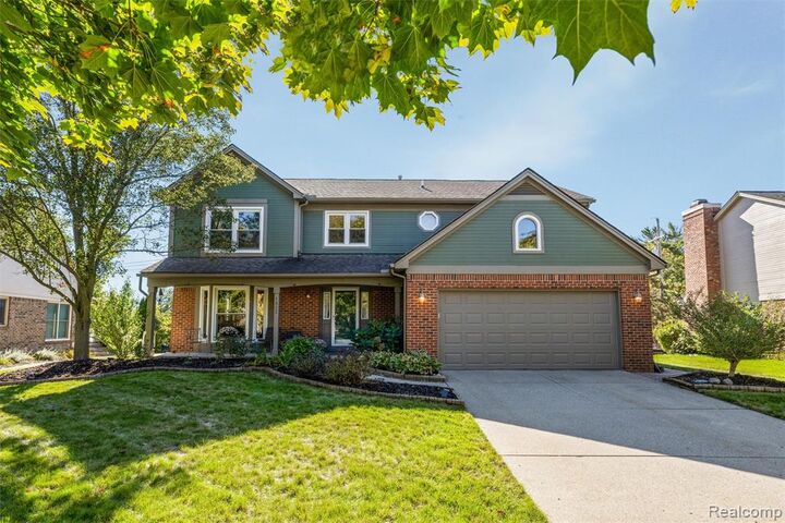 Property Photo:  1022 Pointe Place Boulevard  MI 48307 1792