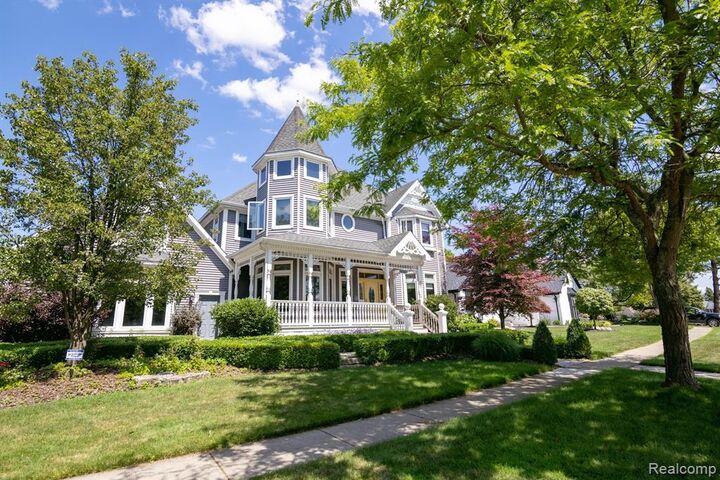 Property Photo:  51244 Forster Lane  MI 48316 3875