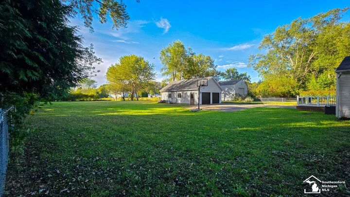 Property Photo: 13171 S Dixie Highway MI 48145