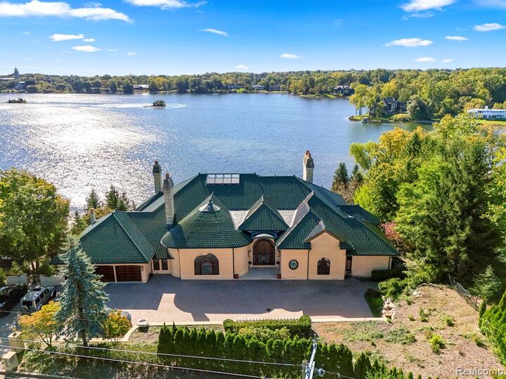 1567 Island Lane  Bloomfield Hills MI 48302 1312 photo