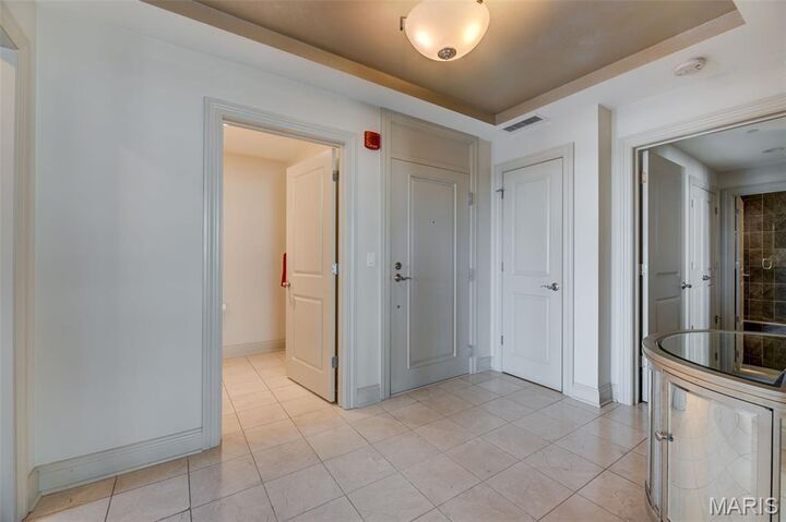 Property Photo:  232 N Kingshighway Boulevard 1102  MO 63108 