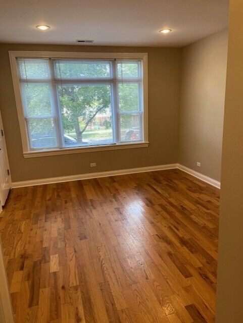 Property Photo:  2229 W Wellington Avenue 1  IL 60614 