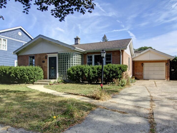 305 S Adams Street  Westmont IL 60559 photo