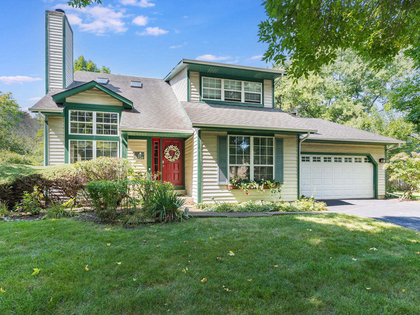 Property Photo:  1437 Pinetree Drive  IL 60565 