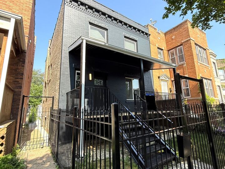 7042 S Eberhart Avenue  Chicago IL 60637 photo