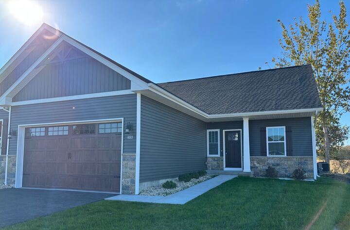 631 Anjali Court R  Sycamore IL 60178 photo