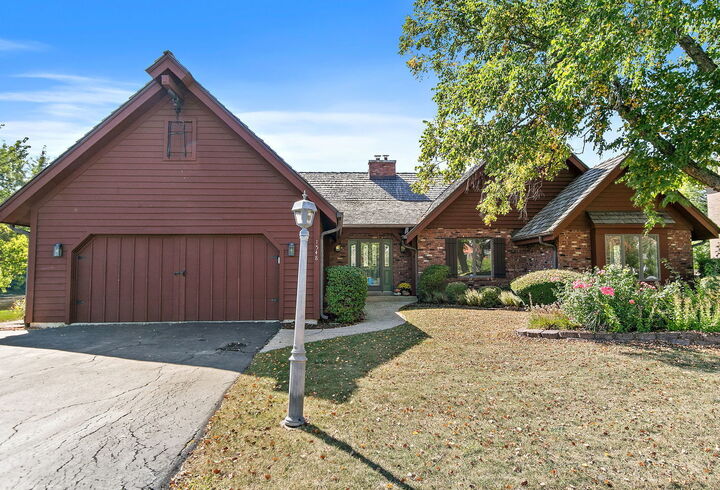 Property Photo: 1548 Wood Creek Trail IL 60103